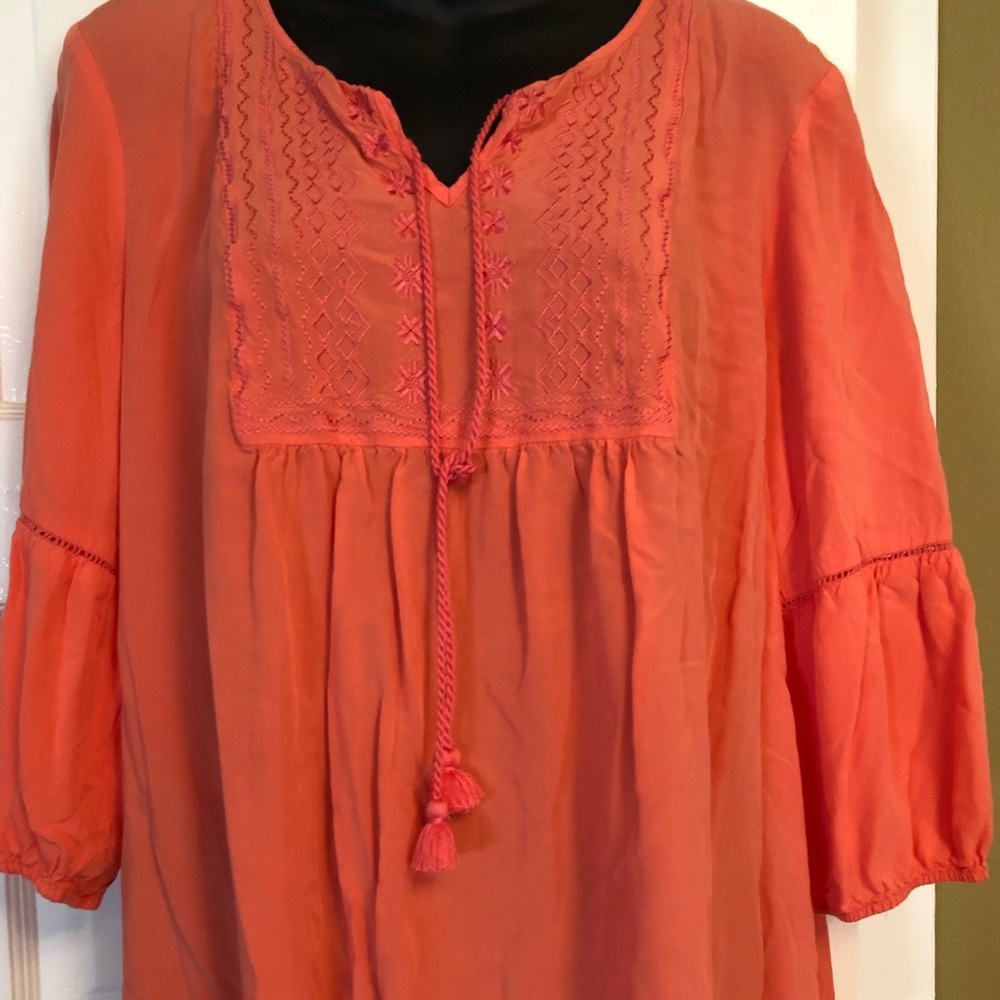 Women’s orange top size XL